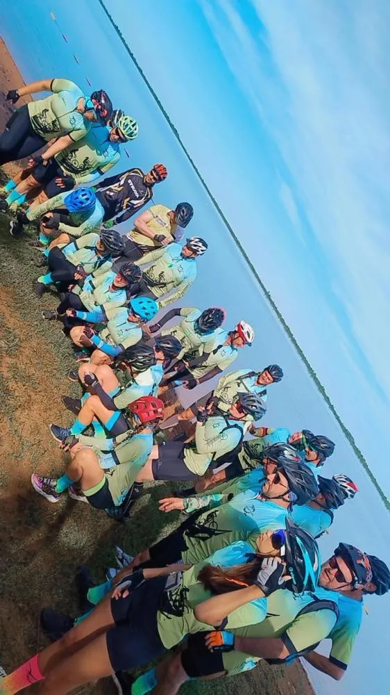 Ciclistas do grupo Faiados Evolution realizam pedal de 40 km em Altônia e encerram com tradicional costelão