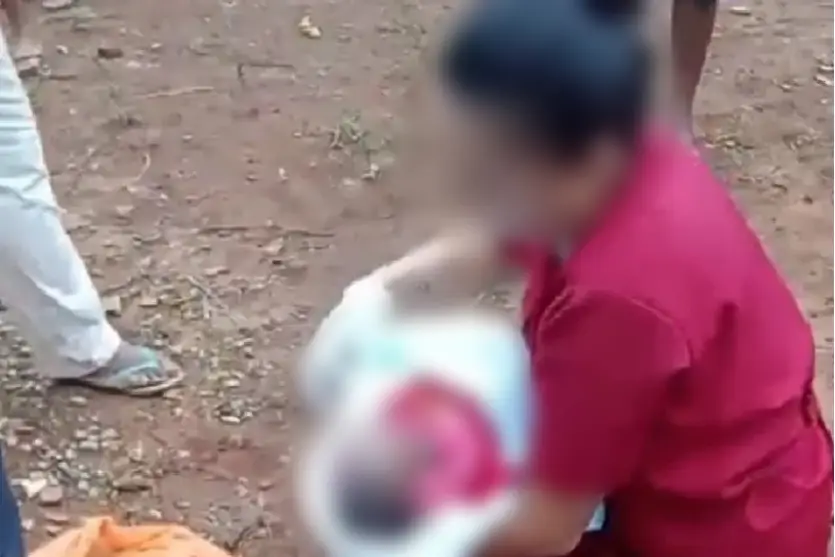 Recém-nascido atacado por cães morre após dias internado em estado grave