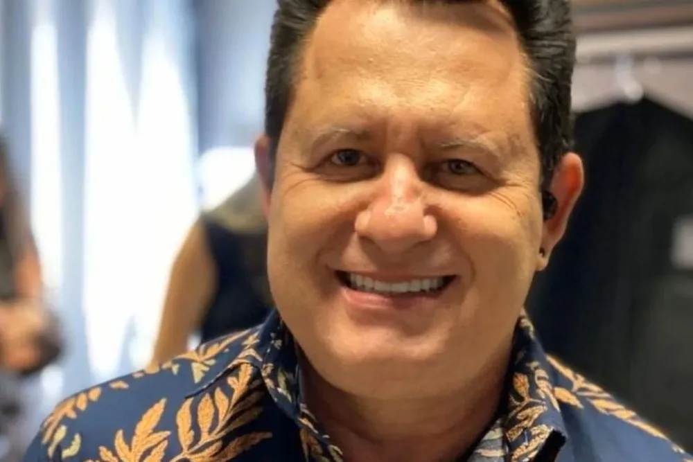Marrone, dupla de Bruno, cai do palco e bate a cabeça durante show