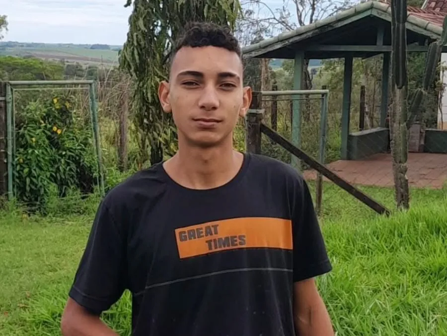 Adolescente de 16 anos desaparece após sair de casa dizendo que iria para a escola em Altônia