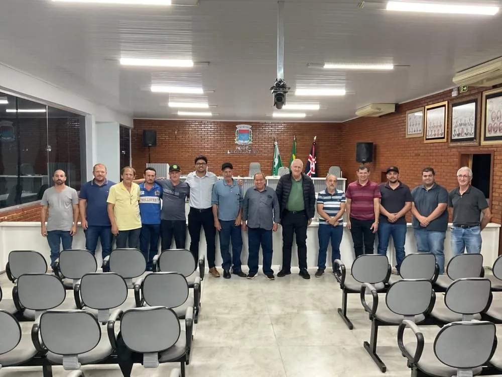 Prefeito Diego Pergo se reúne com apicultores para incentivar a produção de mel em Altônia