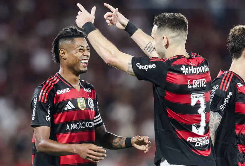 Flamengo e São Paulo entram em campo hoje em jogos decisivos da Libertadores