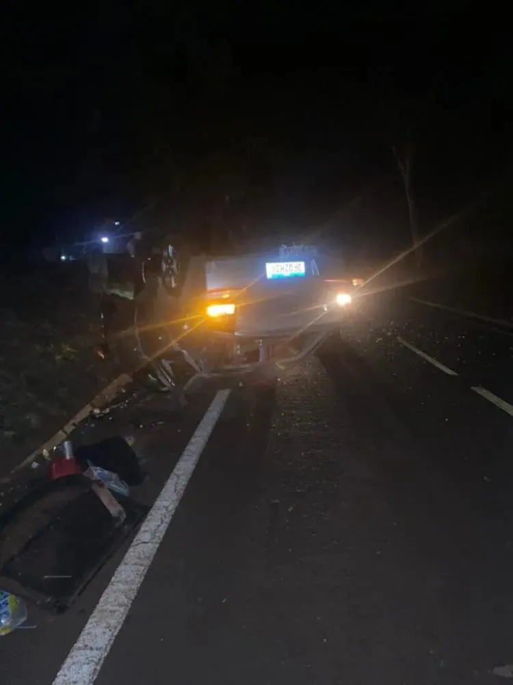 Casal fica ferido após capotamento de veículo na PR-490 entre Altônia e São Jorge do Patrocínio