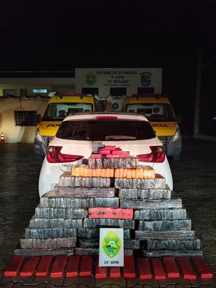 Apreensão de drogas na PR-323 resulta em prisão de dois homens em Umuarama