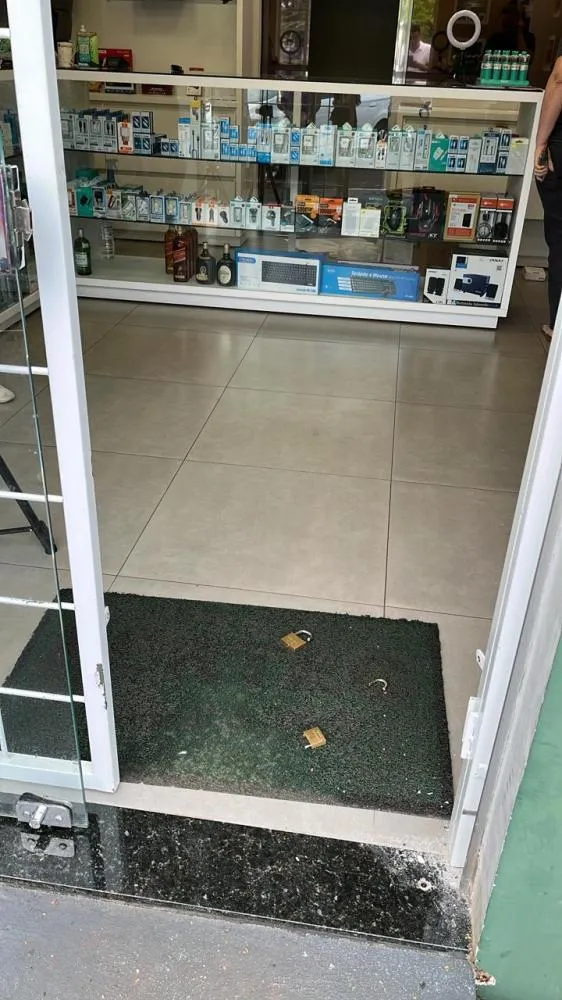Estabelecimento comercial é alvo de furto em Douradina; cofre foi arrombado e diversos objetos foram levados