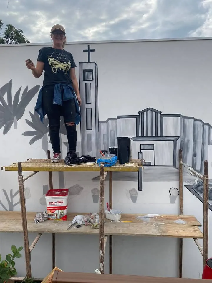 Angela Moreira: A trajetória de uma artista que transforma vidas com a arte